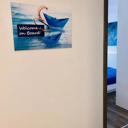 Admiral Lakeside Luxury Apartament