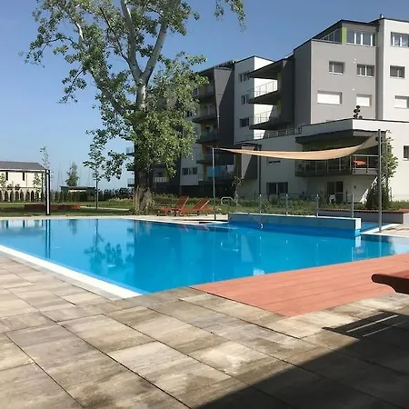 Admiral Lakeside Luxury Apartment *